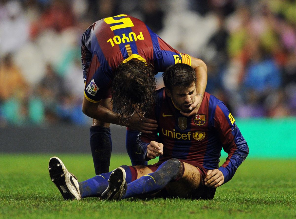 carles-puyol-surrenders-to-gerard-pique:-“few-have-defended-the-barca-shirt-like-you”