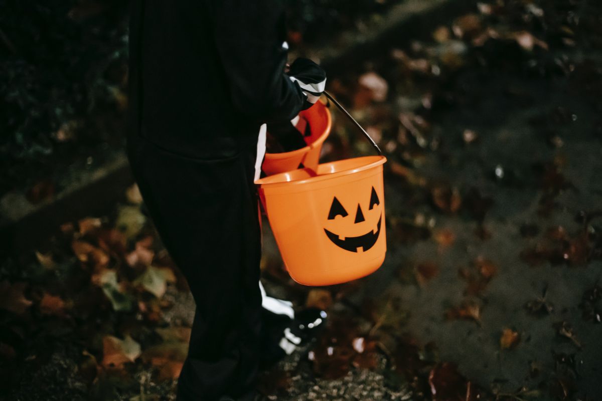 razor-blades-found-hidden-in-halloween-candy-in-oregon;-the-police-are-looking-for-the-suspect