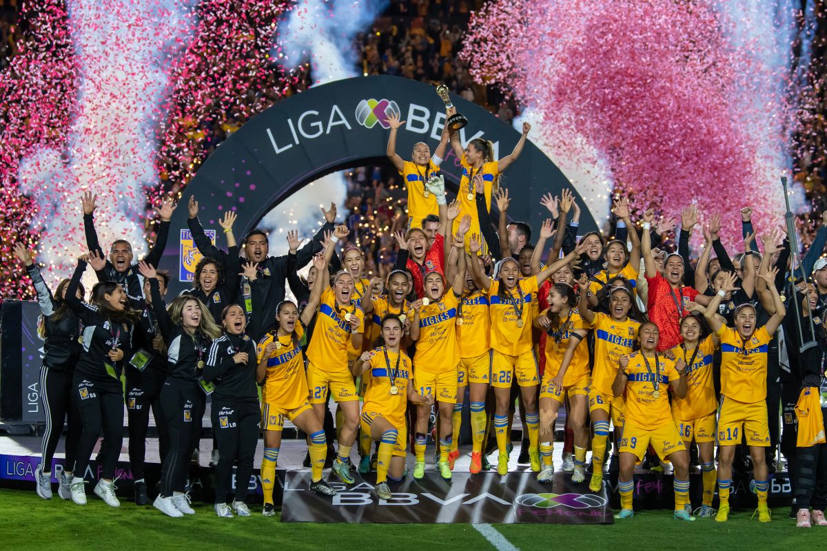 tigres-uanl-defeated-america-and-took-their-fifth-star-by-winning-the-opening-tournament-of-the-mx-women's-league-[video]