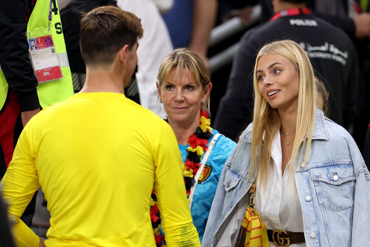 a-show:-thibaut-courtois's-girlfriend-stole-all-eyes-in-belgium-vs.-canada-[photos]