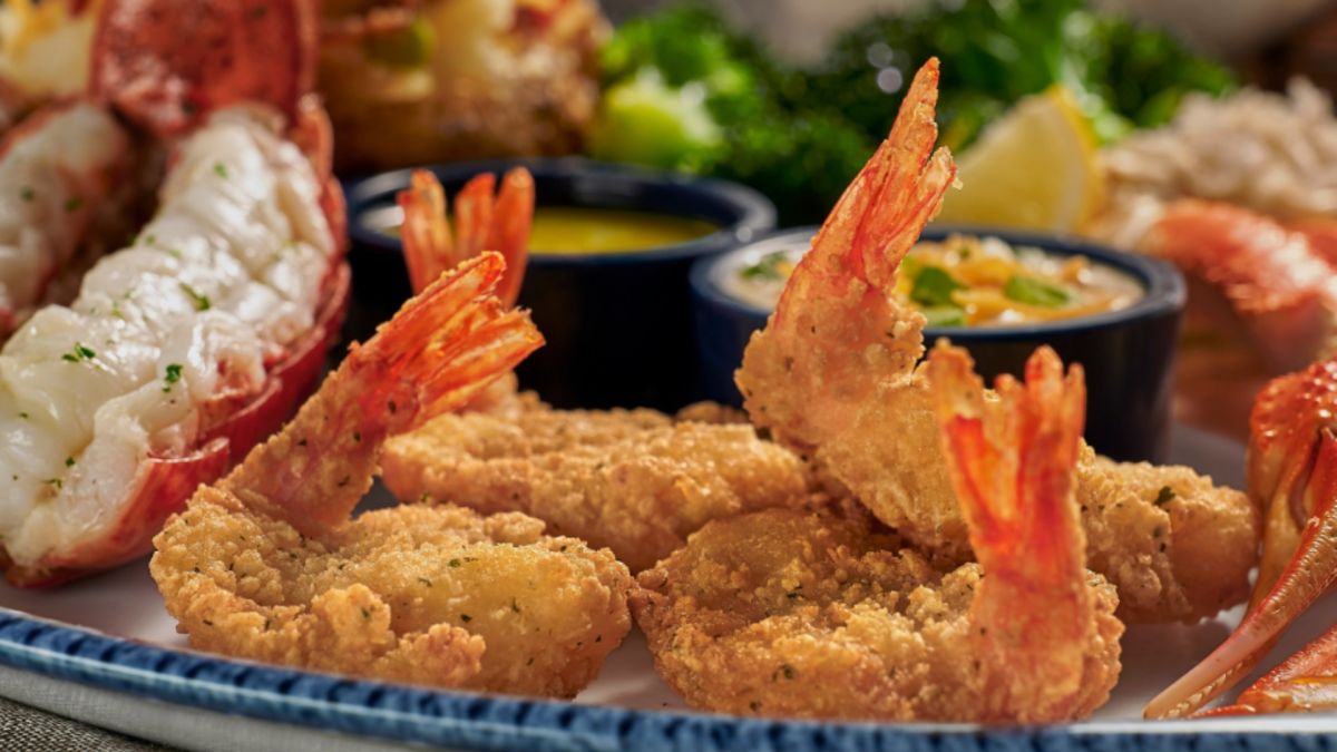 red-lobster-wants-to-surprise-this-season-with-cheddar-bay-shrimp