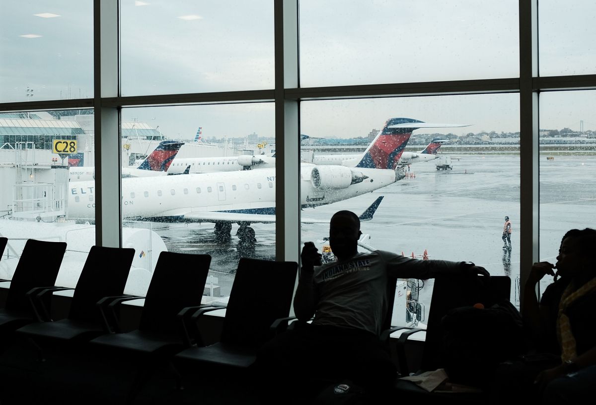 woman-about-to-board-a-flight-with-a-loaded-gun-at-laguardia-airport-in-new-york