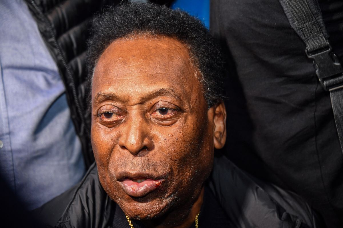 pele-is-hospitalized,-but-his-daughter-sends-a-message-of-calm-to-his-followers