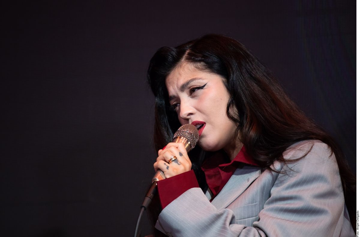 video:-mon-laferte-is-now-officially-a-mexican-citizen
