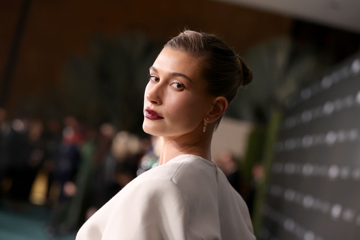 hailey-bieber-denies-pregnancy-rumors-and-reveals-a-serious-health-problem:-“it's-not-a-baby”