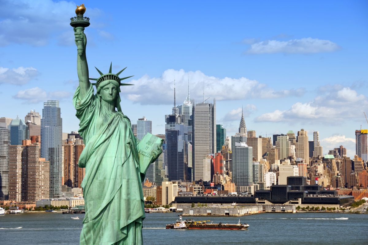 new-york-ranks-first-among-the-most-expensive-cities-in-the-world-to-live,-according-to-the-eiu