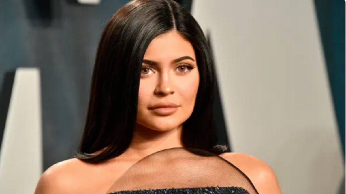 kylie-jenner-responds-to-criticism-for-posting-photos-of-her-children-to-cover-up-for-balenciaga