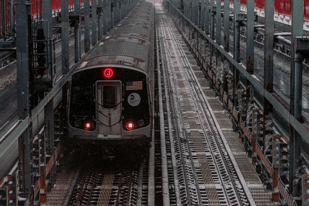 quinceanero-died-“surfing”-on-a-new-york-subway-car