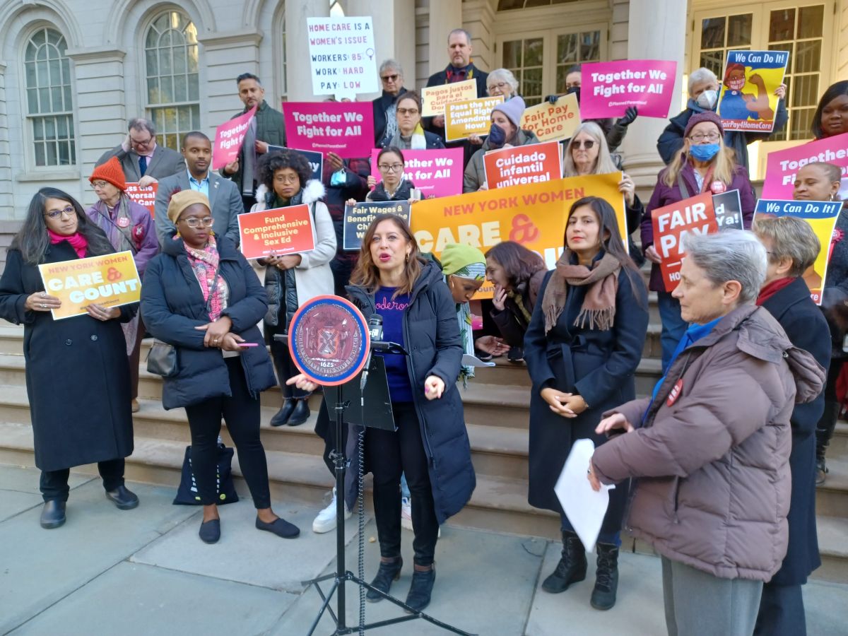 gov.-hochul-expects-strong-lobbying-in-2023-to-improve-the-wages-and-health-of-new-york-women