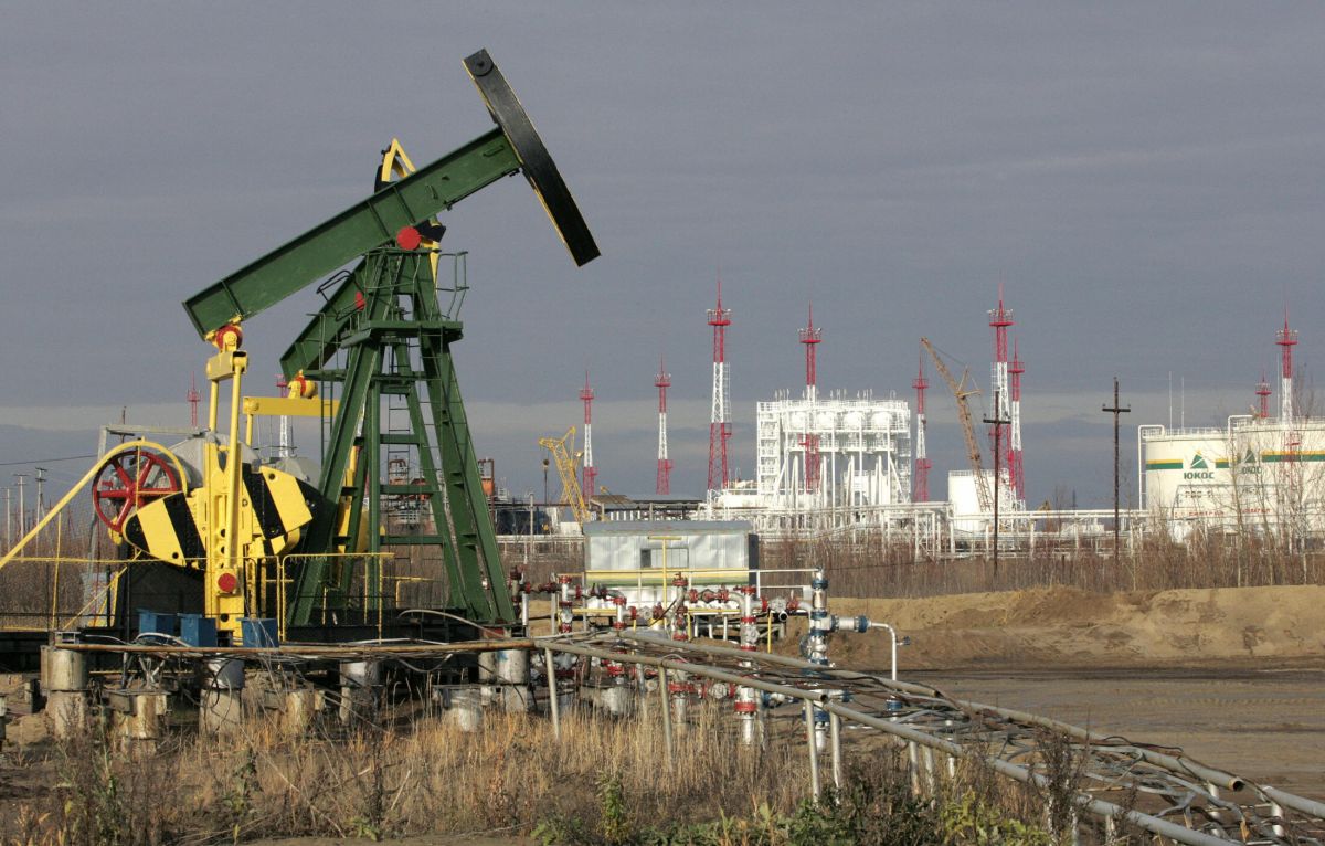 russia-has-warned-that-it-will-stop-sending-oil-to-europe-this-year