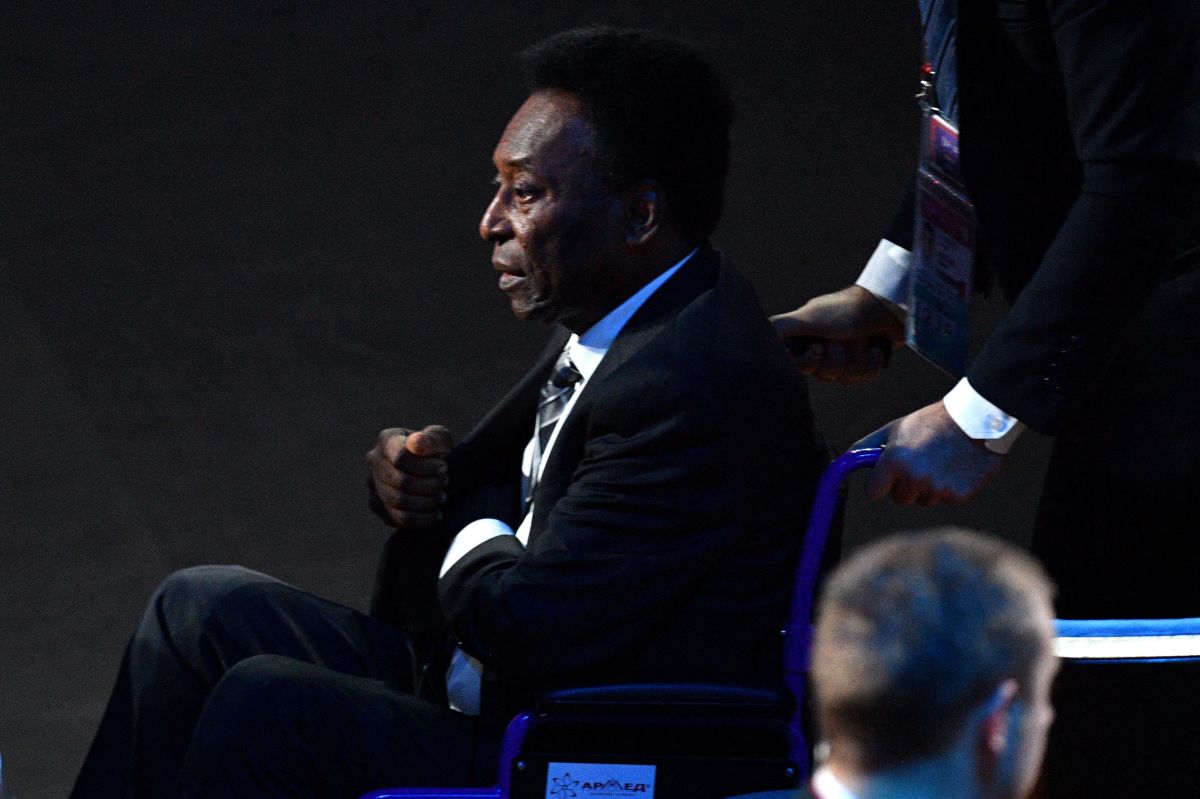 pele-gives-his-fans-hope:-“i'm-strong”