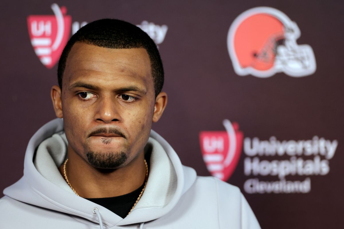 deshaun-watson-received-a-loud-boo-upon-returning-to-action-with-the-cleveland-browns-in-the-nfl-after-sexually-harassing-24-women