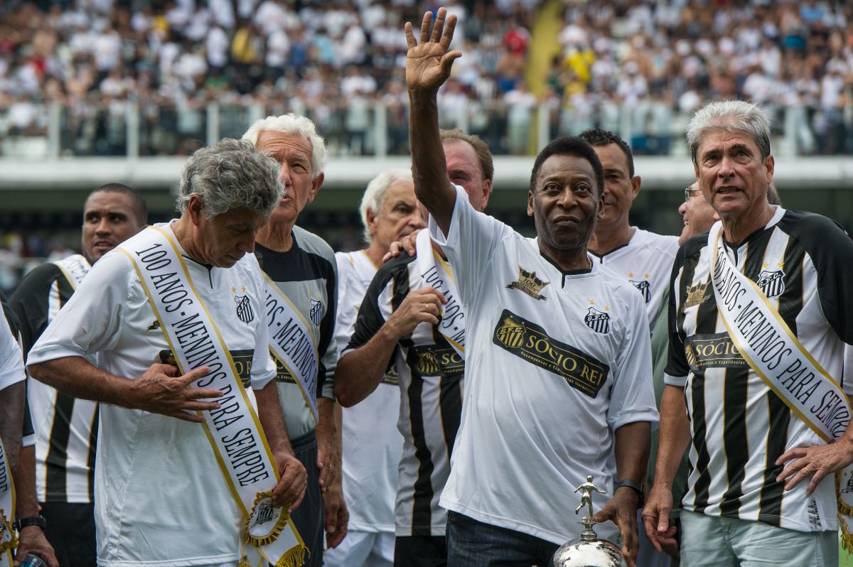the-rules-that-helped-pele-shine-at-santos:-“don't-read-newspapers-or-listen-to-the-radio”