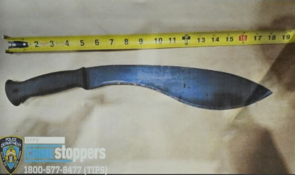 new-york-officers-were-attacked-with-a-machete-by-an-alleged-islamic-extremist-near-times-square