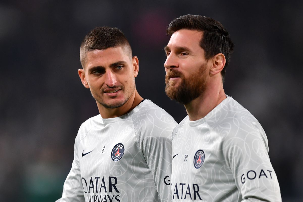 lionel-messi-returns-as-world-champion-to-psg-training-and-is-received-with-praise-(video)