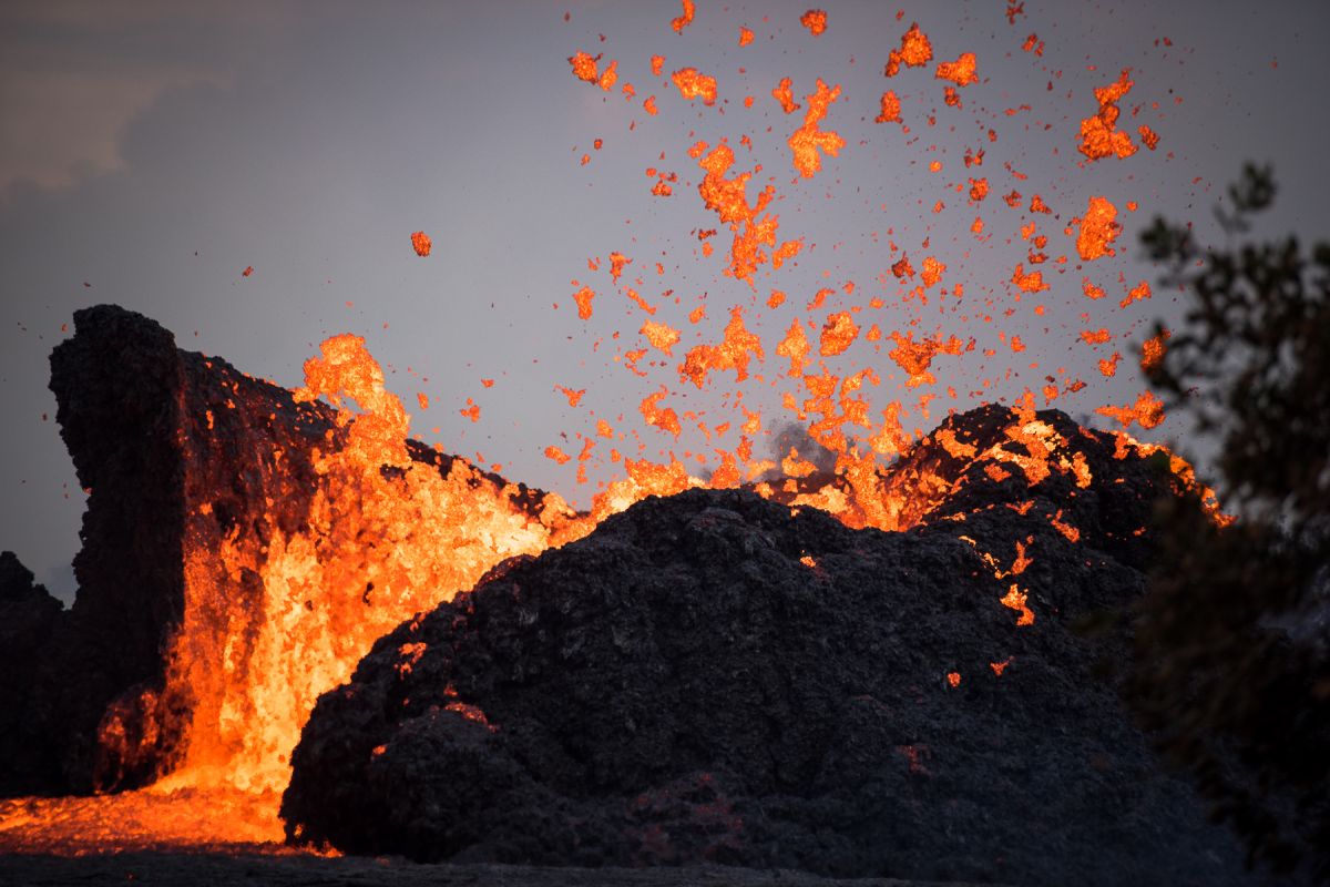 hawaii's-kilauea-volcano-erupts-again