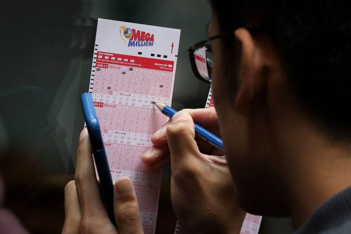 6-tips-given-by-a-lottery-expert-in-case-you-win-the-$1.1-billion-that-is-at-stake-in-the-mega-millions