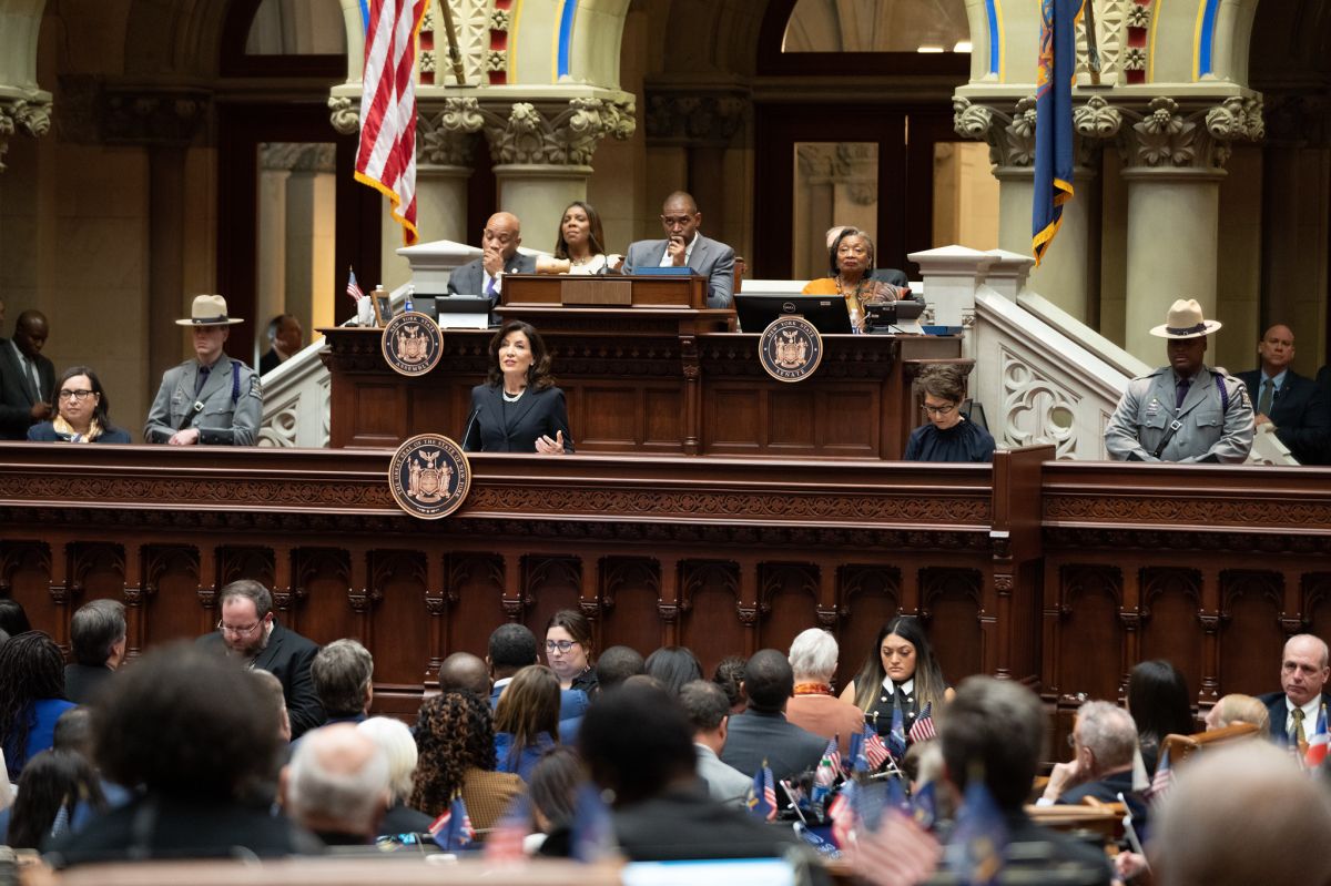 governor-hochul-vows-to-link-new-yorkers'-minimum-wage-to-inflation-rates