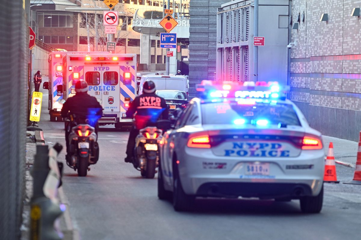 nypd-officer-committed-suicide-in-queens-after-jumping-from-a-building,-according-to-reports