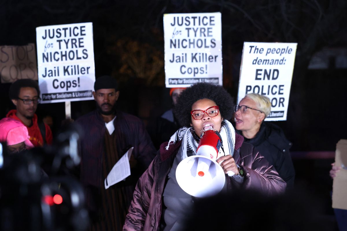 dozens-of-people-protest-in-front-of-the-white-house-for-the-death-of-young-african-american-tire-nichols