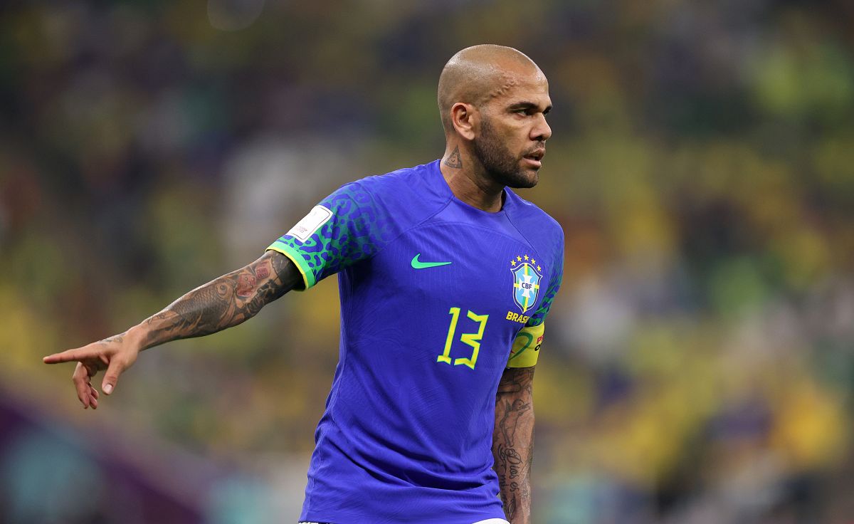 they-assure-that-dani-alves-could-spend-up-to-a-year-in-jail-awaiting-the-trial