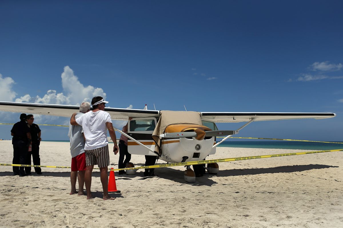 plane-makes-an-emergency-landing-after-hitting-a-bus-on-a-miami-highway