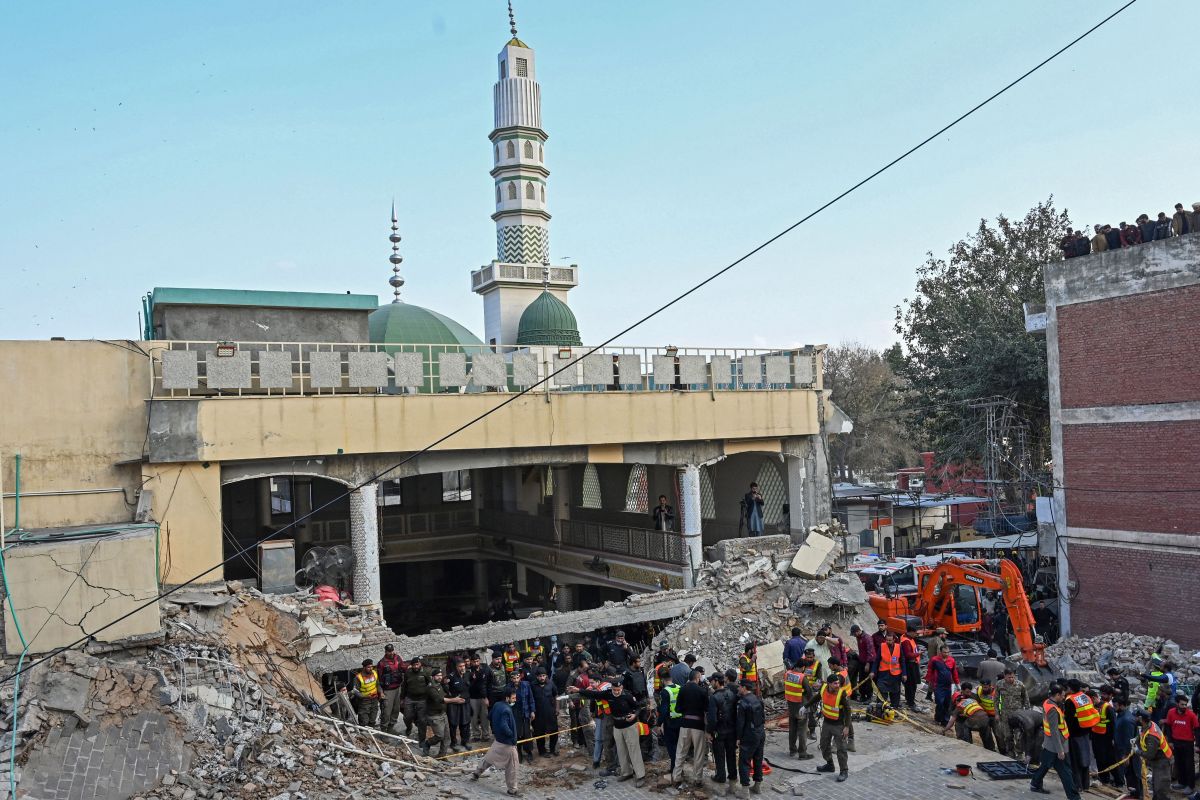 suicide-attack-leaves-at-least-44-dead-and-157-injured-in-a-mosque-in-pakistan