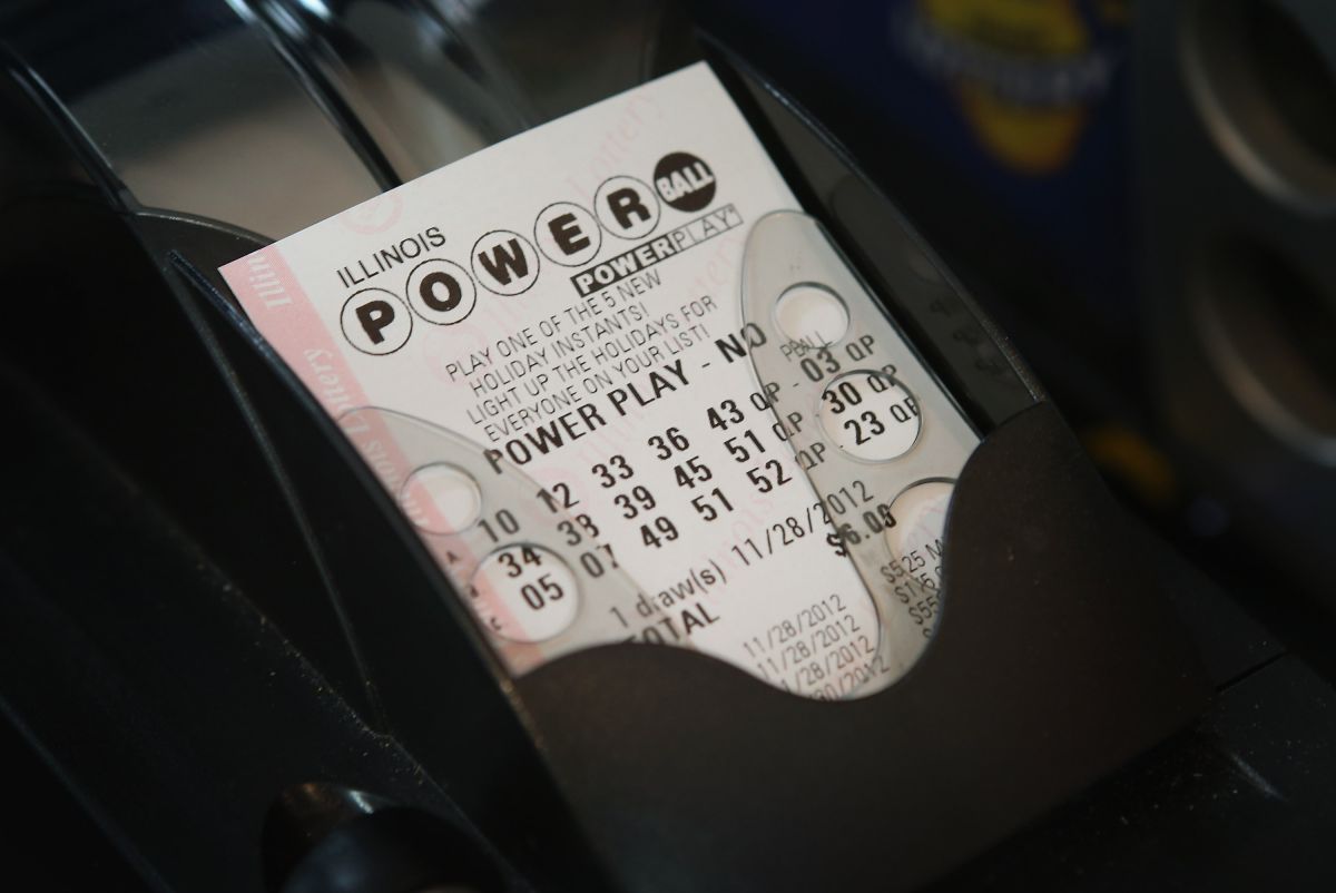 north-carolina-woman-won-$100,000-in-powerball;-she-chose-the-numbers-with-her-eyes-closed