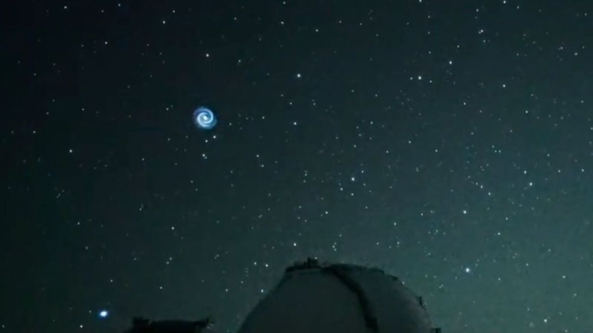 video:-telescope-captures-mysterious-image-of-a-spiral-flying-over-hawaii