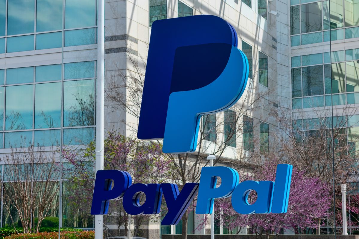 paypal-announces-it-will-kick-out-2,000-people