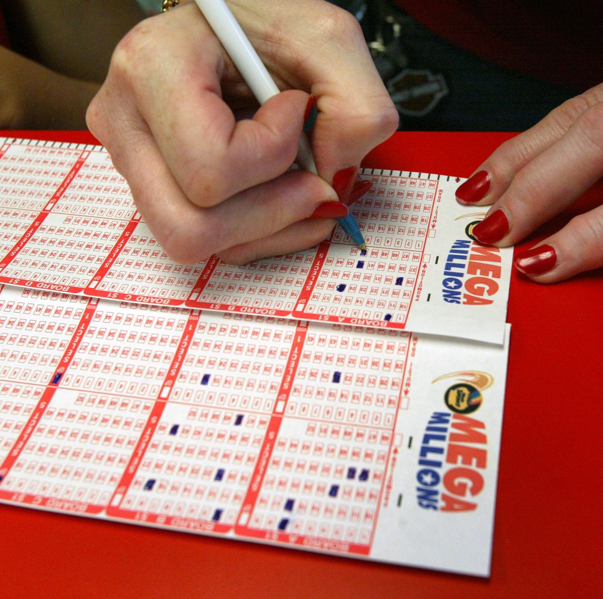 for-the-second-tuesday-in-a-row,-someone-wins-a-$31-million-mega-millions-jackpot-in-massachusetts