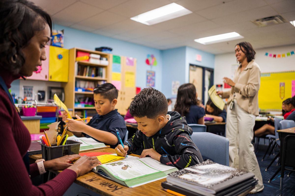 rhode-island-school-assistant-principal-suspended-for-sending-mail-asking-for-money-for-migrant-student-to-settle-debt-with-“coyote”