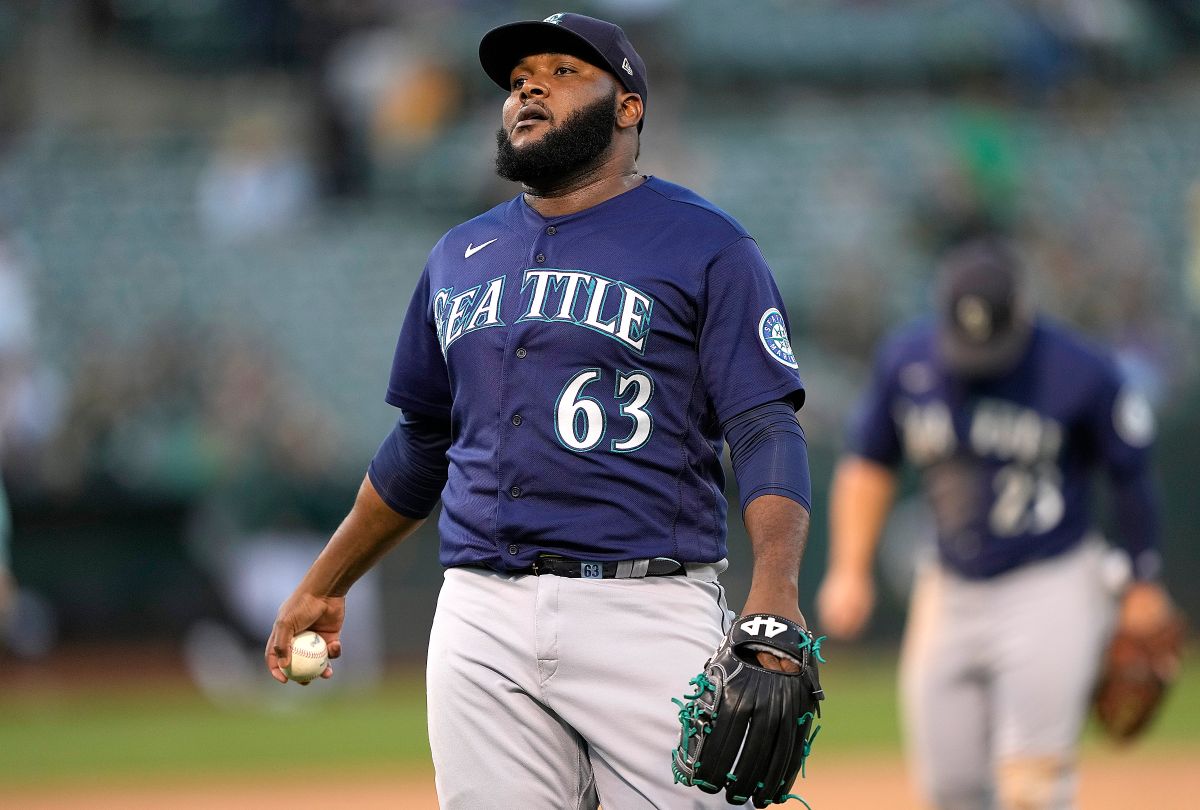 hispanic-diego-castillo-lost-salary-arbitration-with-the-seattle-mariners-and-will-have-to-settle-for-$2.9-million-dollars