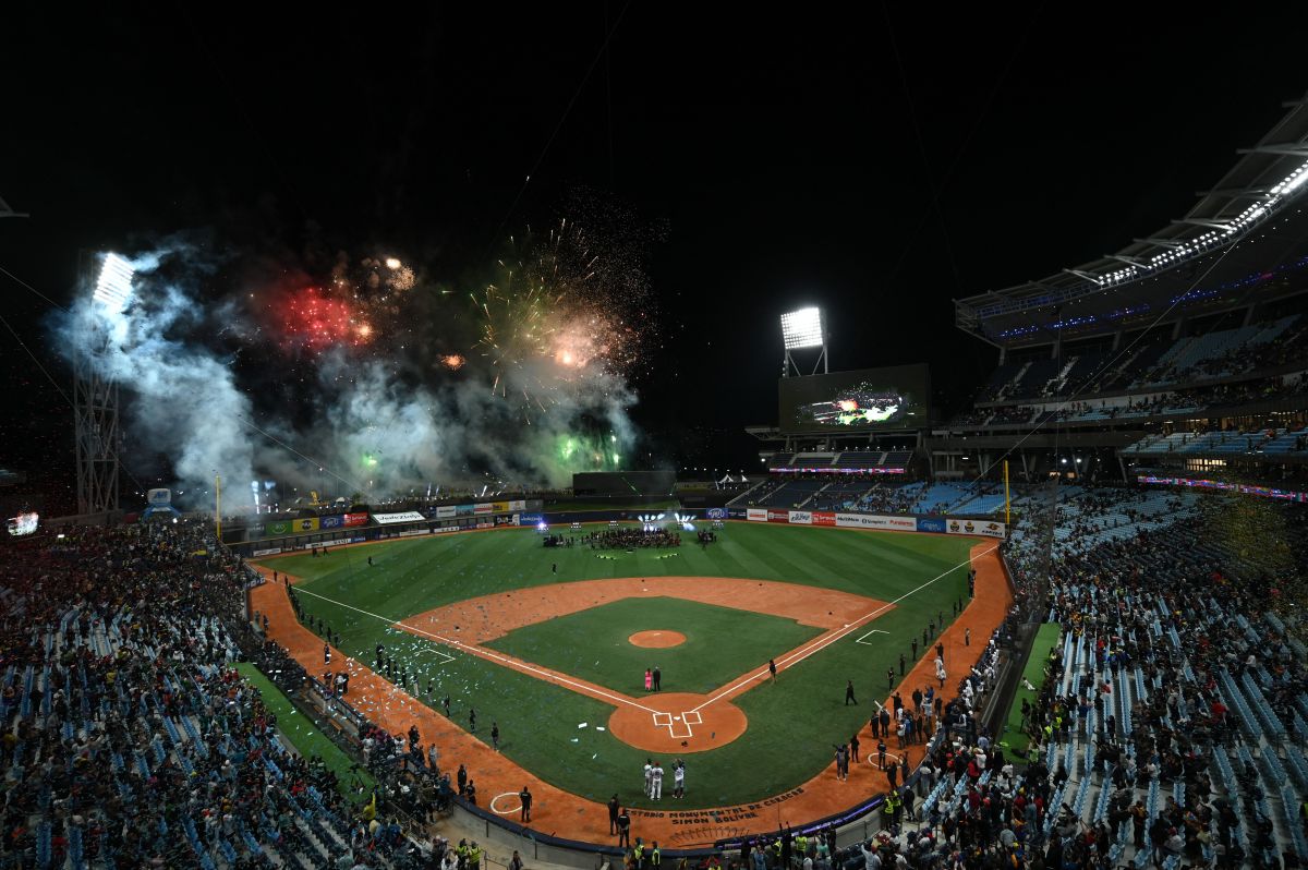 firulais-burst-into-the-game-of-the-caribbean-series-2023-venezuela-vs-panama