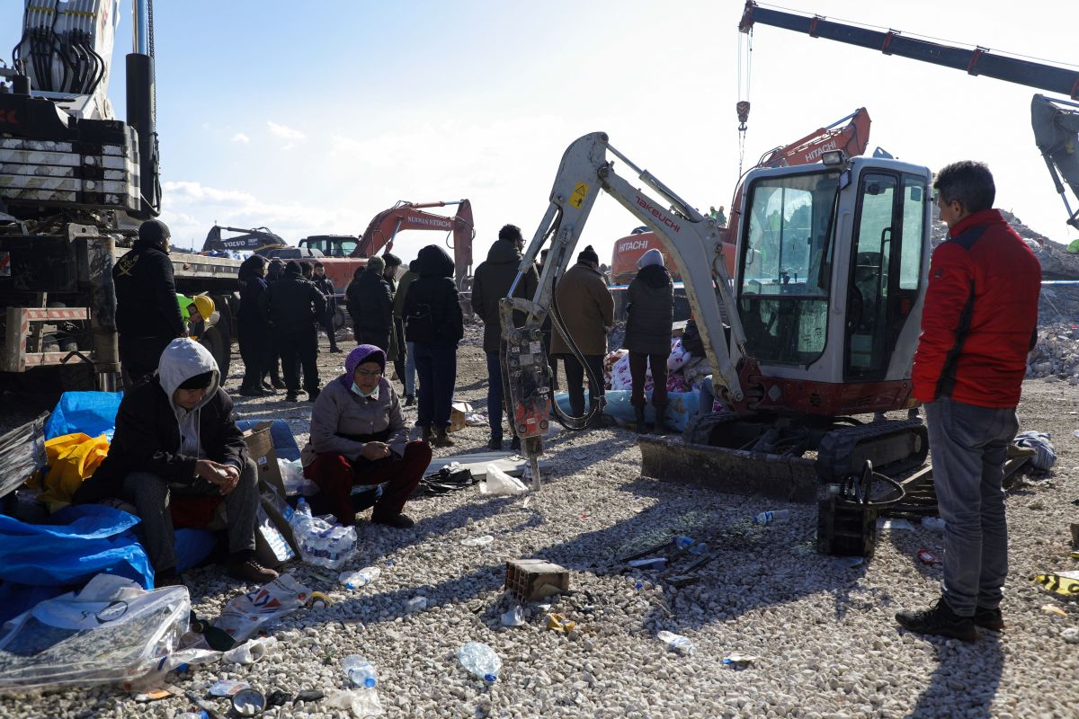 Looting In Turkey After Devastating Earthquake; At Least 48 People Were ...