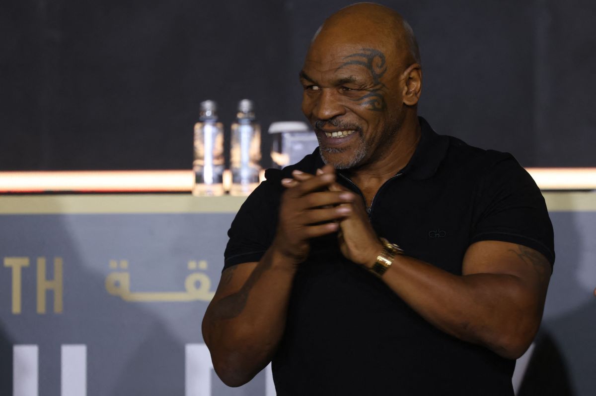 mike-tyson-dines-with-tyson-fury-in-saudi-arabia-and-predicts-that-the-british-will-be-“the-champion-for-a-long-time”-[video]