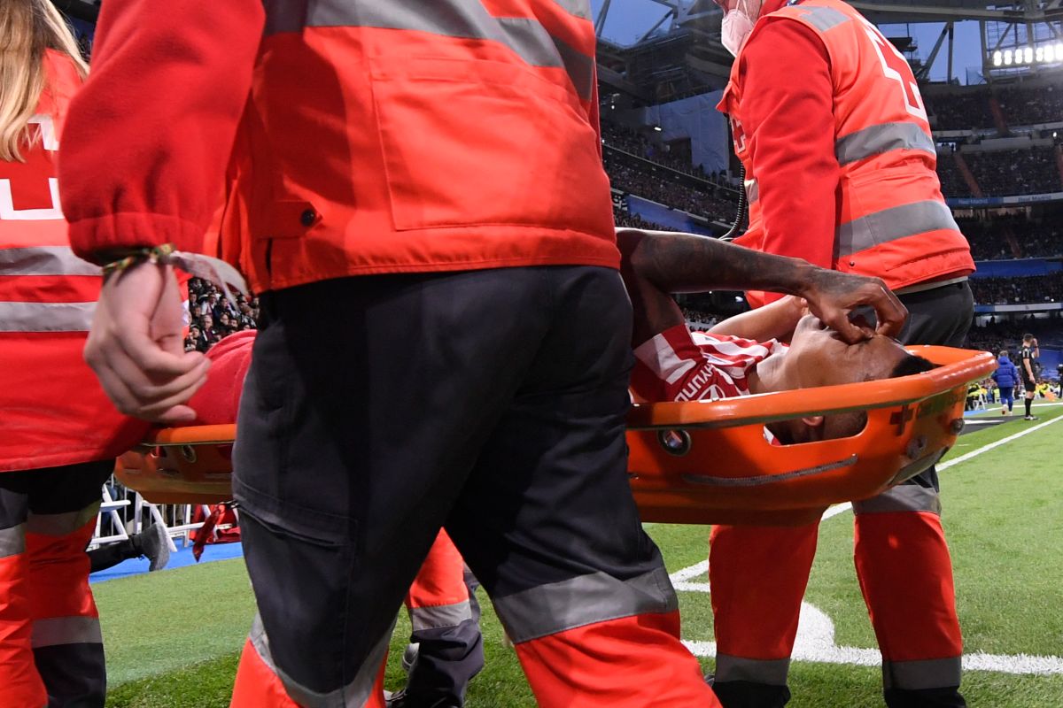 reinildo-has-already-undergone-surgery-for-a-torn-anterior-cruciate-ligament-in-his-left-knee-that-he-suffered-in-the-madrid-derby