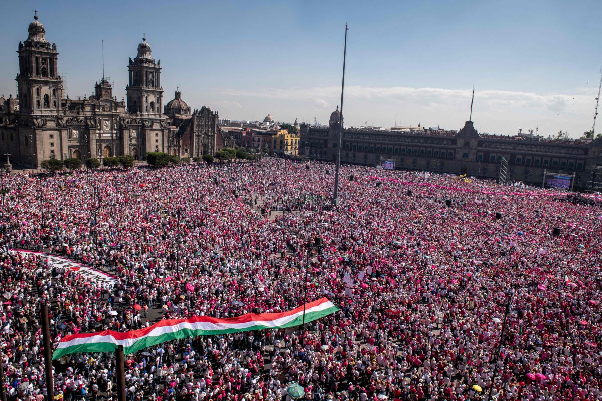 mexico:-tens-of-thousands-protest-amlo's-electoral-reform