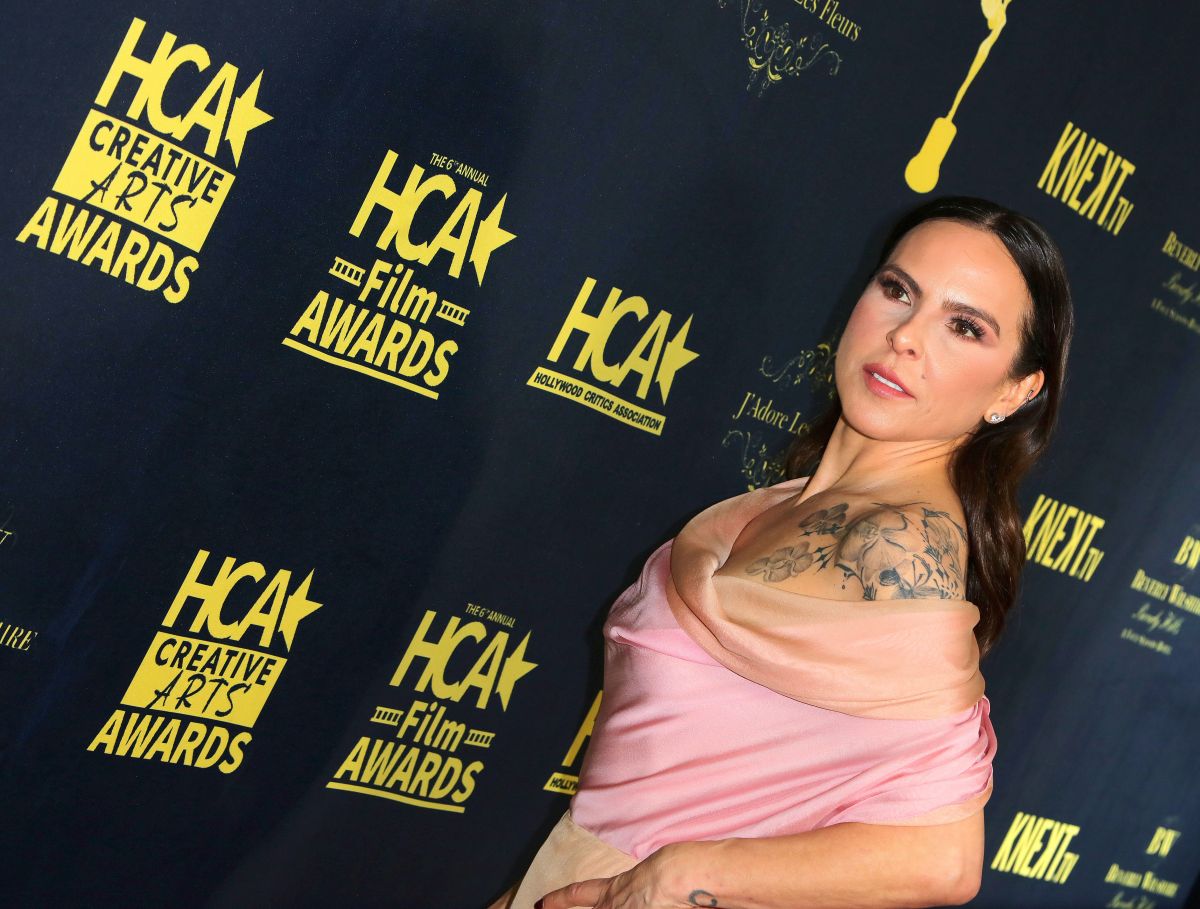 kate-del-castillo-screamed-after-getting-a-scare-in-a-restaurant-and-ended-up-dancing