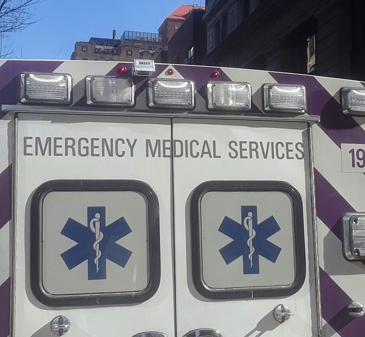 drunk-patient-stole-ambulance-where-he-was-transported-in-new-york-and-went-for-a-walk