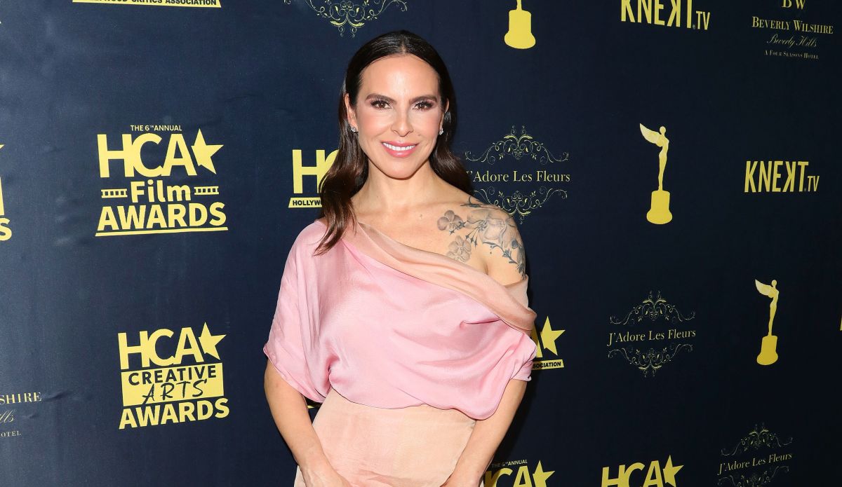 kate-del-castillo-shares-a-photo-with-little-clothing-and-her-followers-think-about-her-body