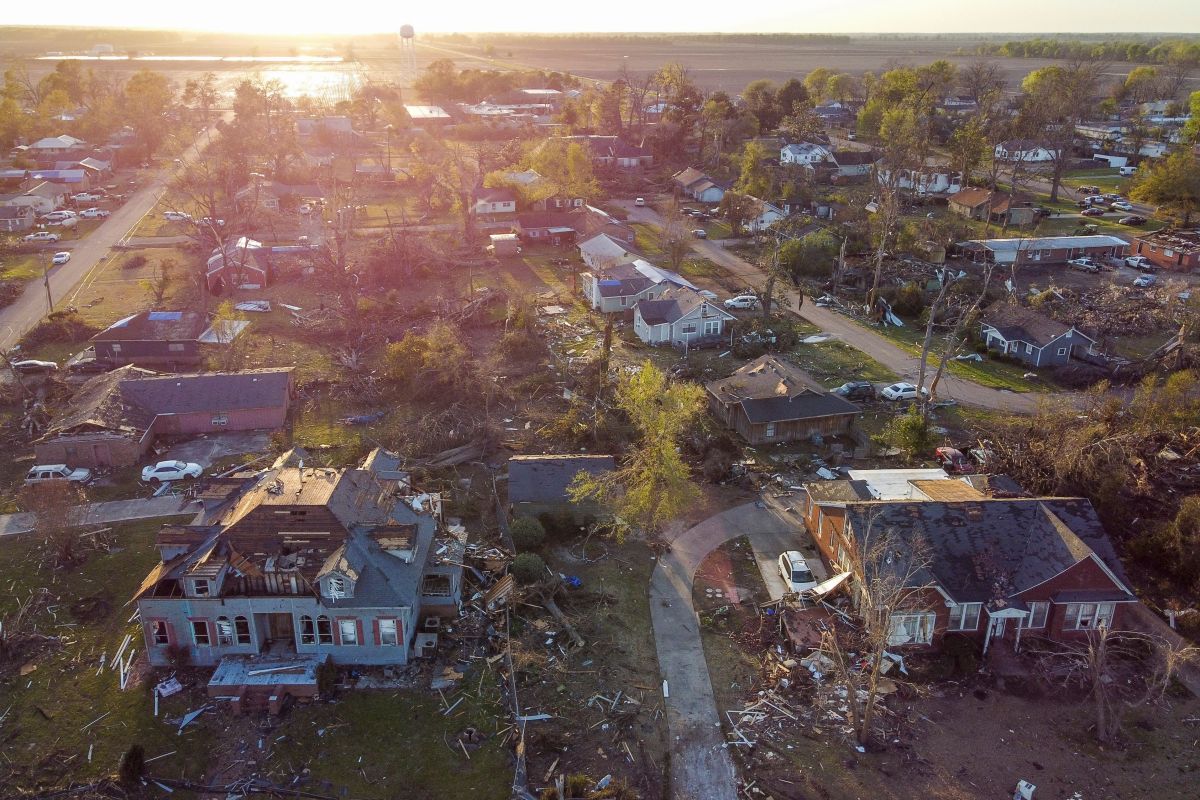 kentucky-reporter-caught-in-powerful-tornado-told-how-he-thought-he-was-going-to-die