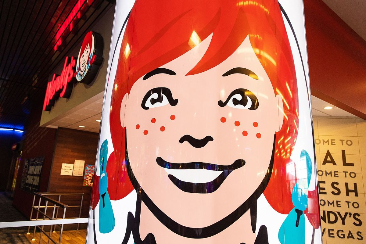 a-wendy's-customer-sues-the-chain,-claiming-she-was-hospitalized-for-eating-a-cheeseburger