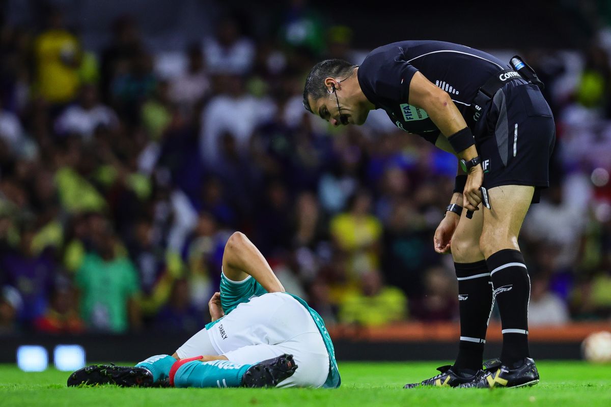 video:-liga-mx-referee-kneed-a-footballer-in-the-middle-of-the-game-and-will-be-investigated-by-the-mexican-football-federation