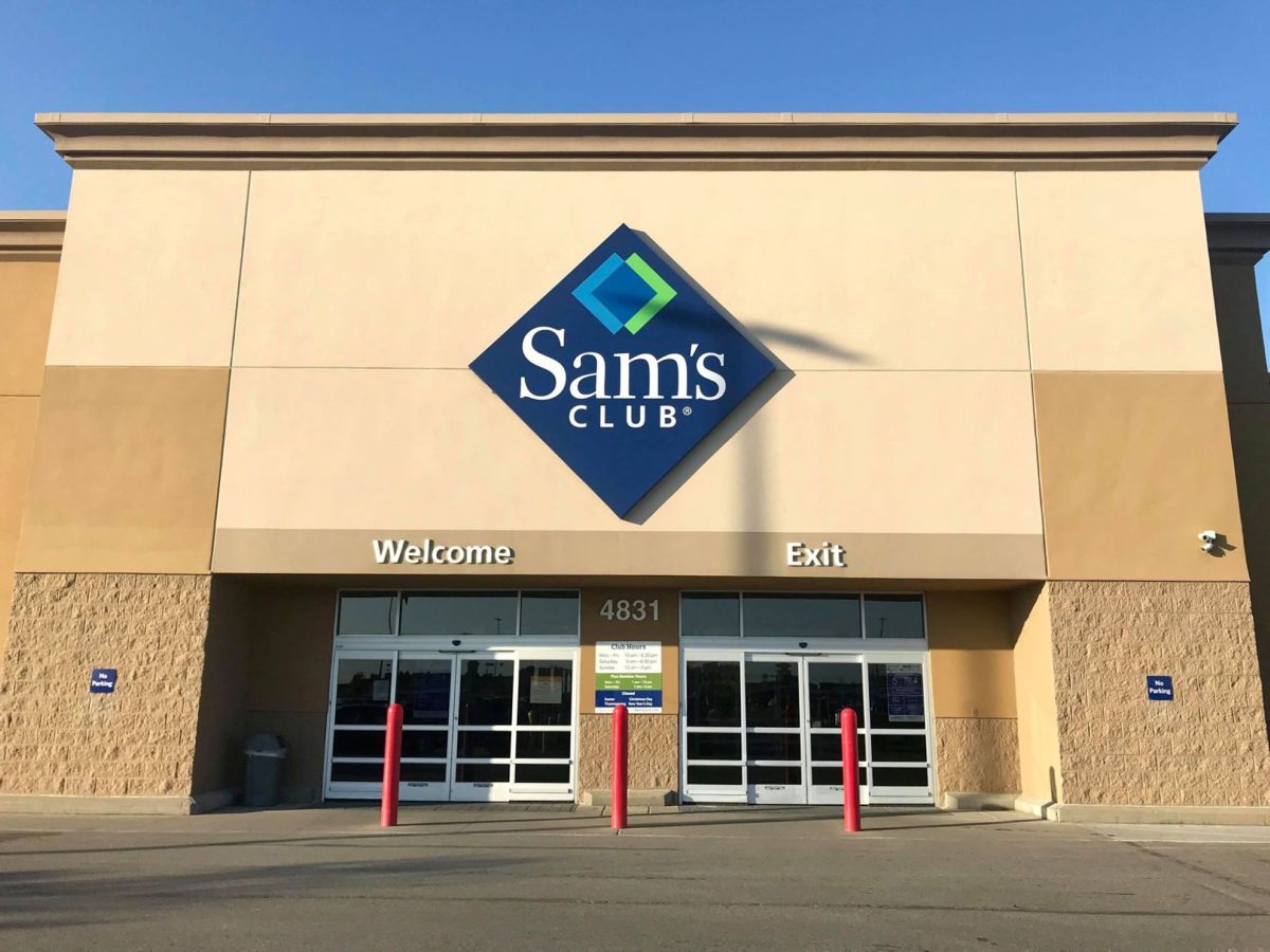 sam's-club-customer-discovers-someone-opened-packages-of-rotisserie-chickens-to-remove-the-skin