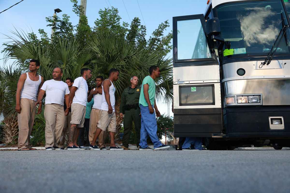 the-united-states-returns-another-64-migrants-to-cuba