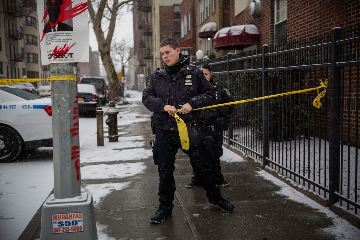 man-fatally-stabbed-in-the-neck-in-bronx-building,-hispanic-man-arrested-for-slaying