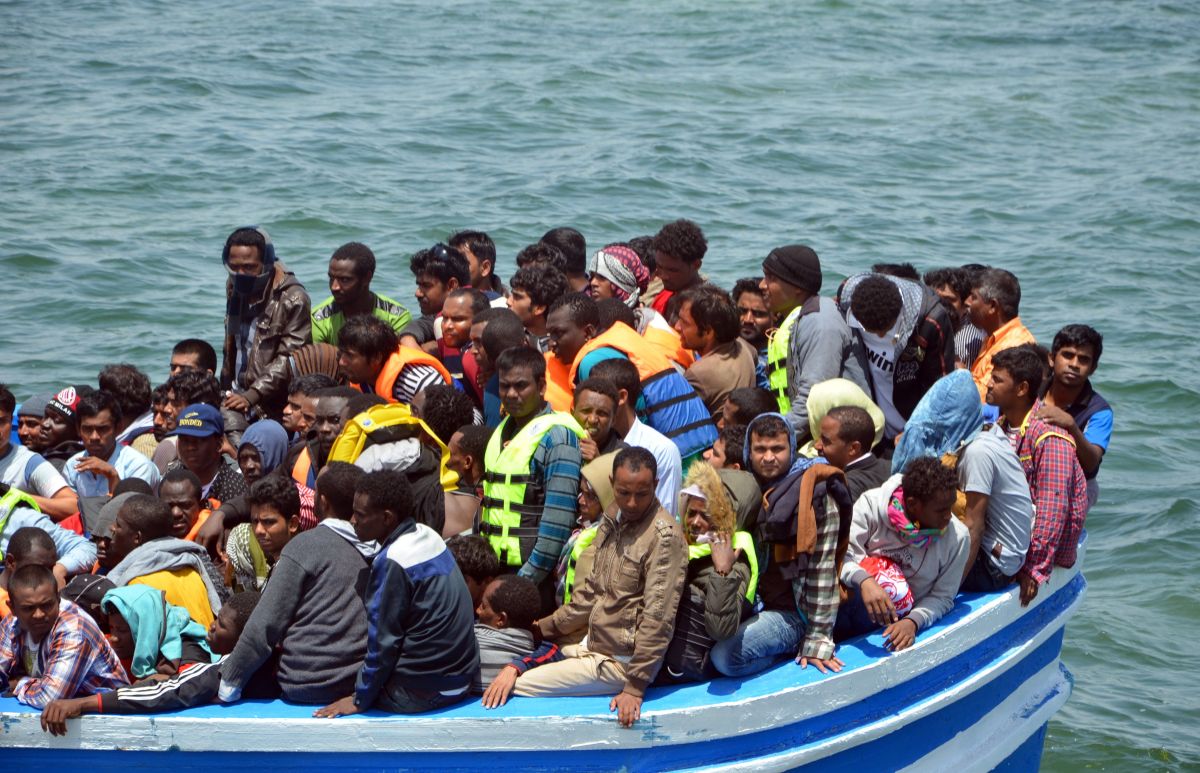 35-immigrants-are-stranded-on-an-islet-off-the-italian-coast