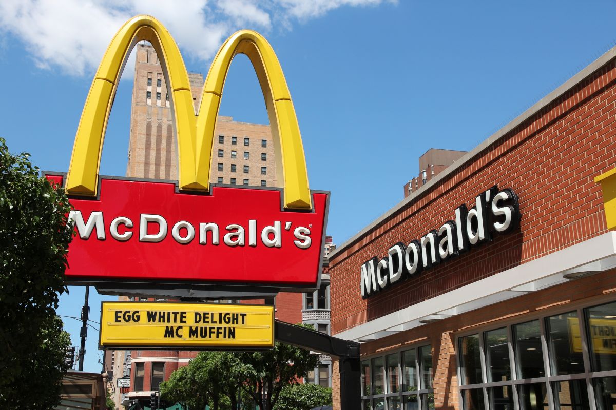 mcdonald's-temporarily-closes-its-us-offices-and-prepares-for-a-wave-of-layoffs