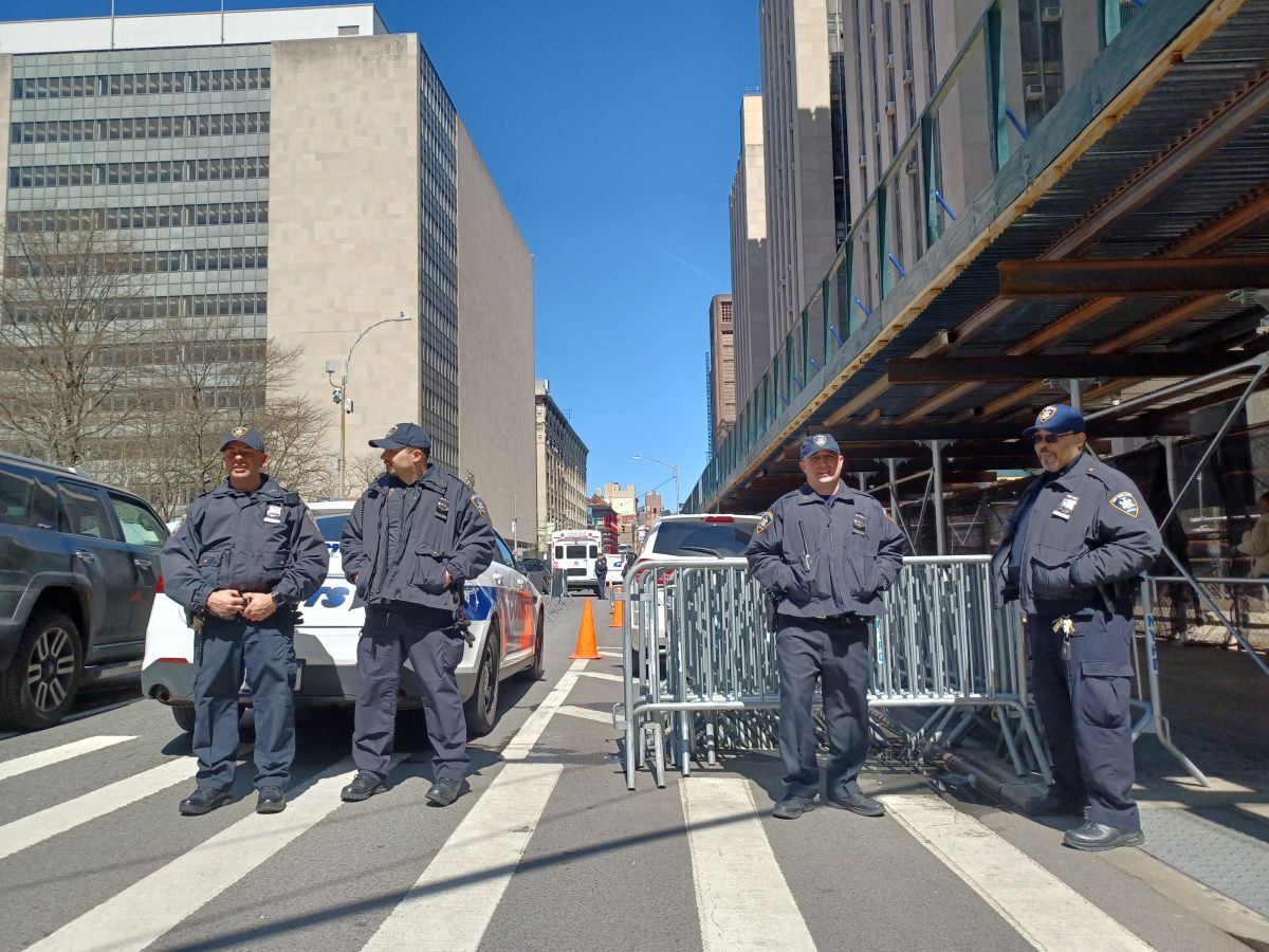 an-unusual-police-presence-and-vehicle-locks-are-expected-this-tuesday-for-trump's-presentation-in-manhattan-court